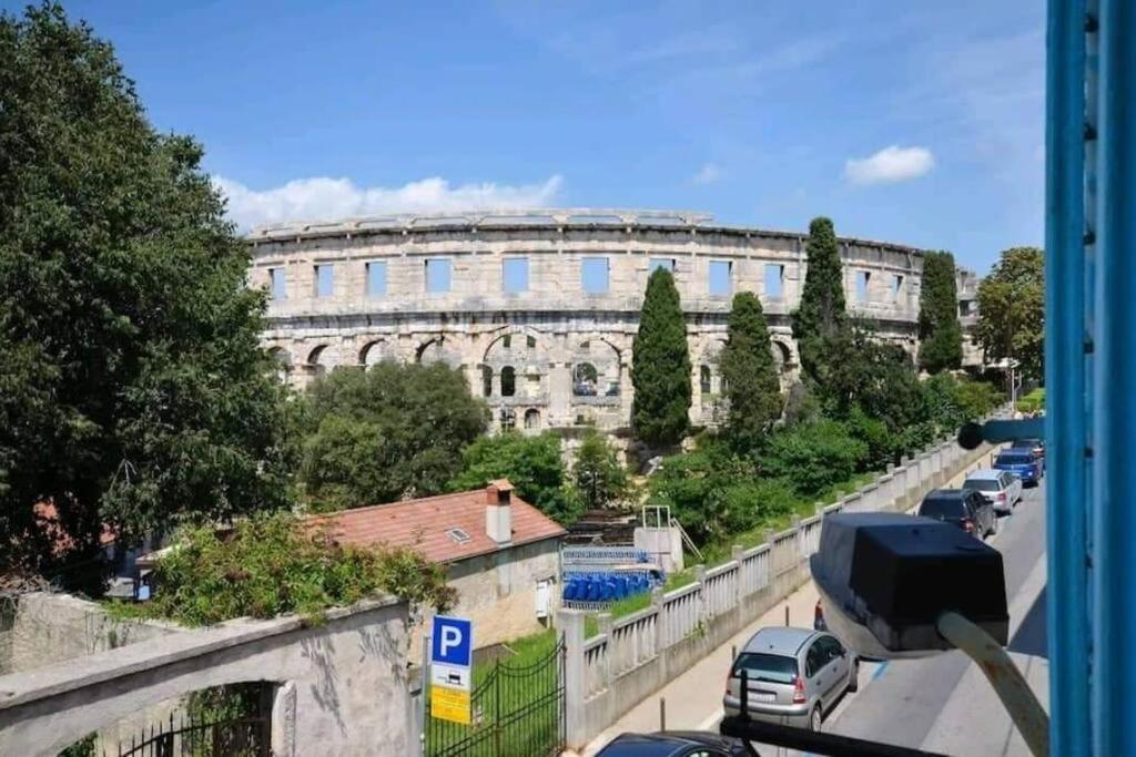Colloseum View From The Apartment Pula Luaran gambar
